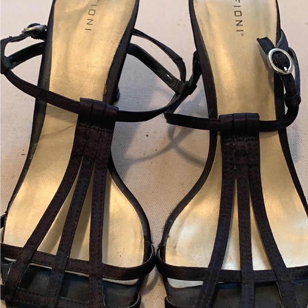 Satin heeled sandals, size. Impeccable condition! Black, size 8.